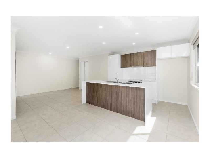 2/10 Rosenstengel Street, Darling Heights QLD 4350