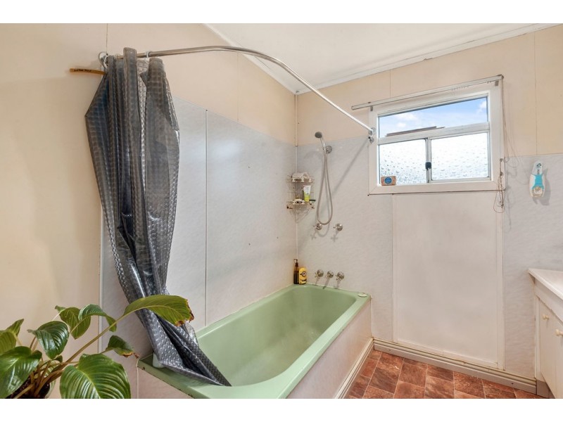 31 Helen Street, Newtown QLD 4350