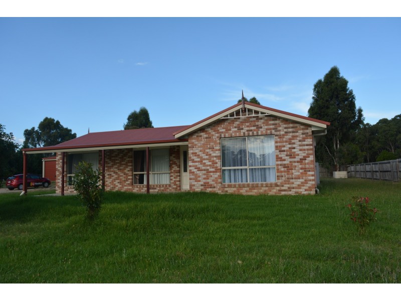 8 Devoncourt Road, Crows Nest QLD 4355