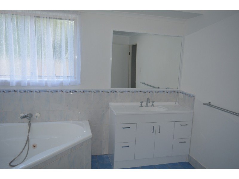 8 Devoncourt Road, Crows Nest QLD 4355