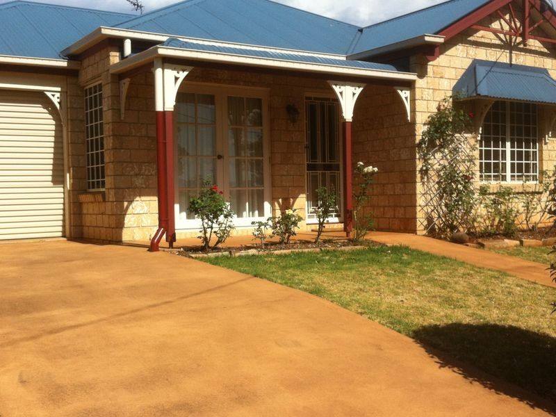 606 Hume Street, Middle Ridge QLD 4350
