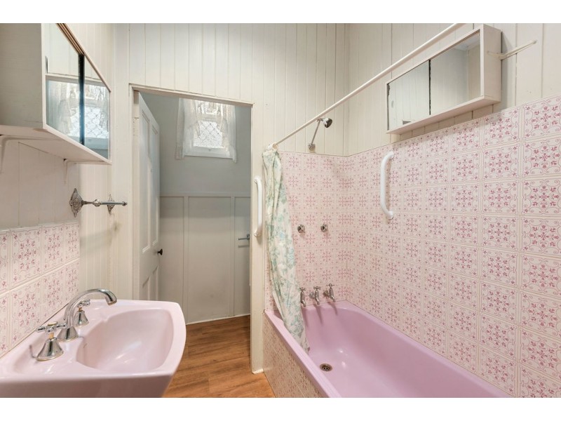 244 Bridge Street, Newtown QLD 4350