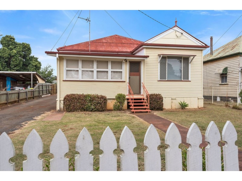 244 Bridge Street, Newtown QLD 4350
