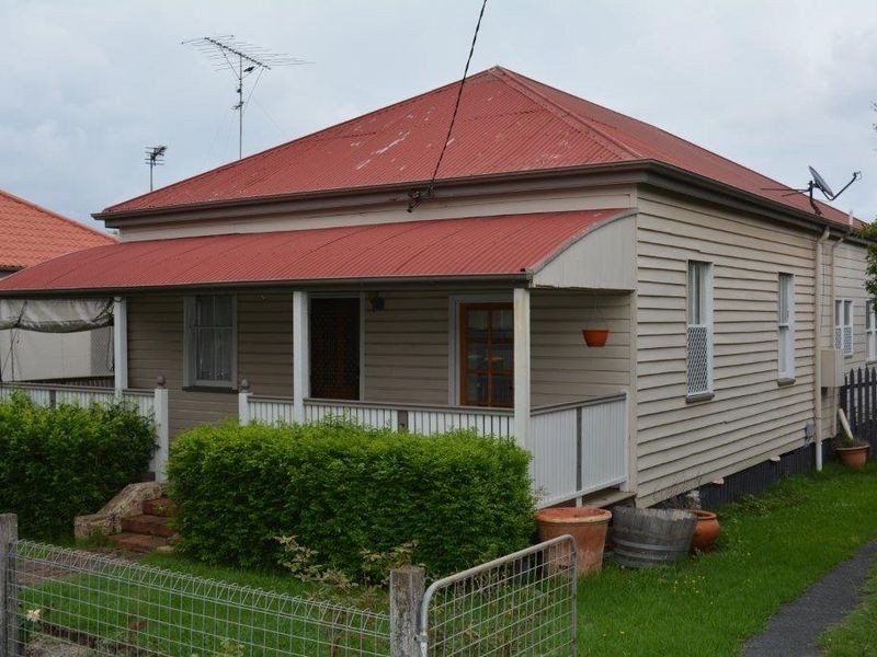 19 Edward Street, East Toowoomba QLD 4350