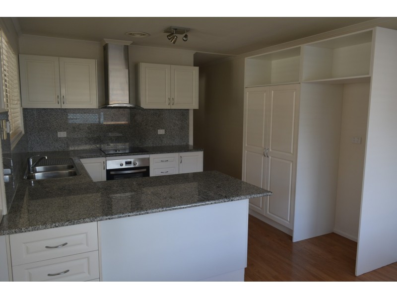 5 Martini Street, Mount Lofty QLD 4350