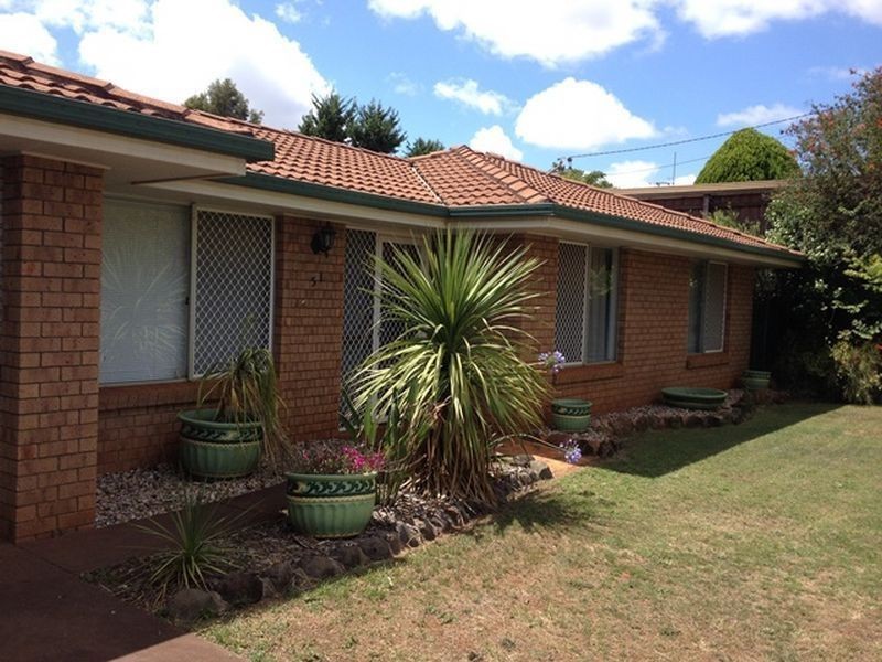 51 Champagne Crescent, Blue Mountain Heights QLD 4350