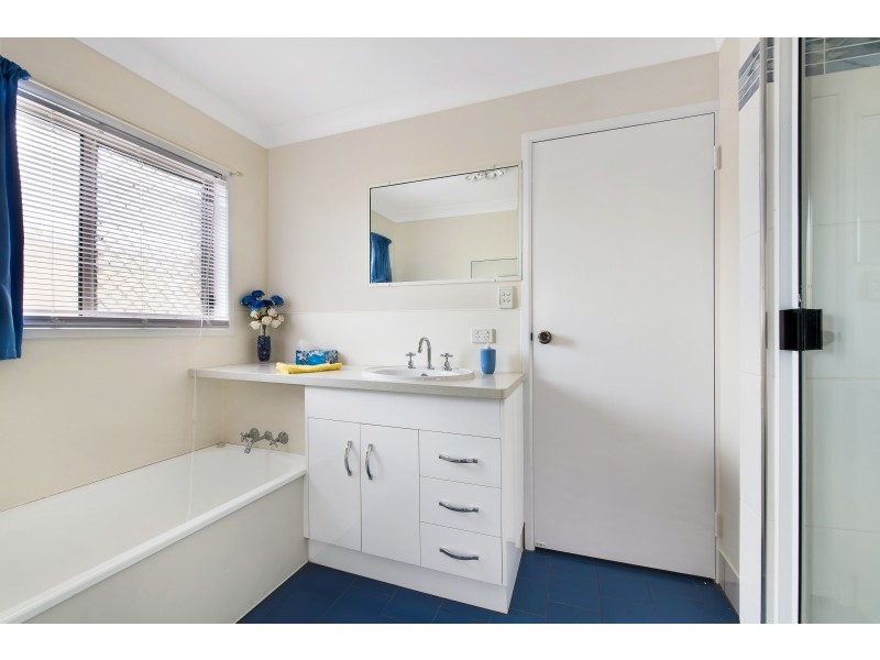 24 Schultz Street, Kearneys Spring QLD 4350