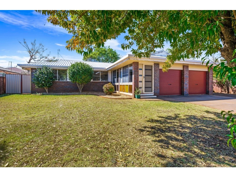 11 Chinchilla Court, Wilsonton Heights QLD 4350