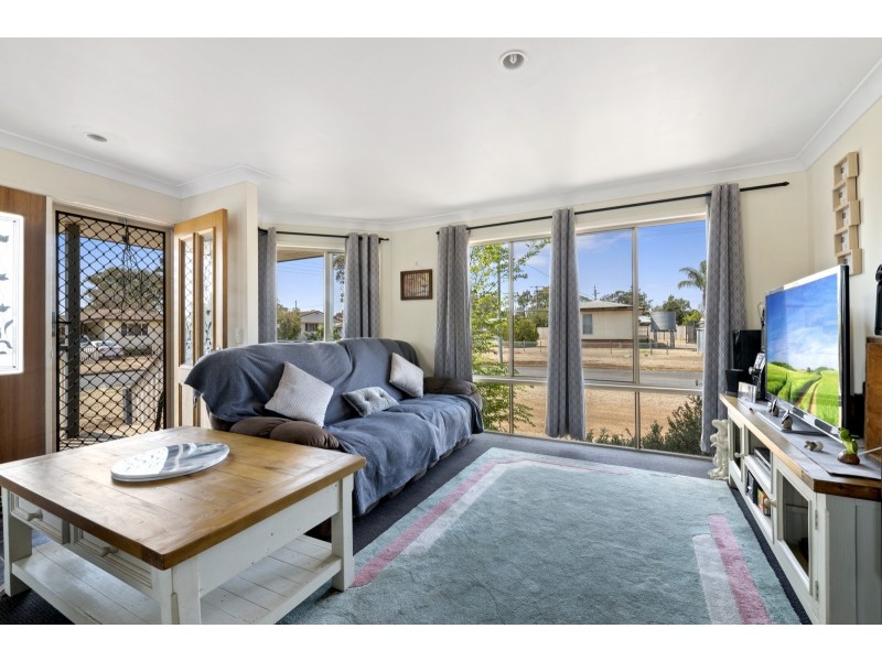 6 Milligan Street, Oakey QLD 4401