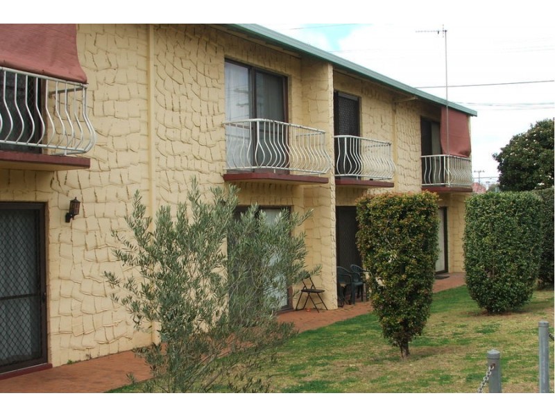 2/67 Taylor Street, Newtown QLD 4350