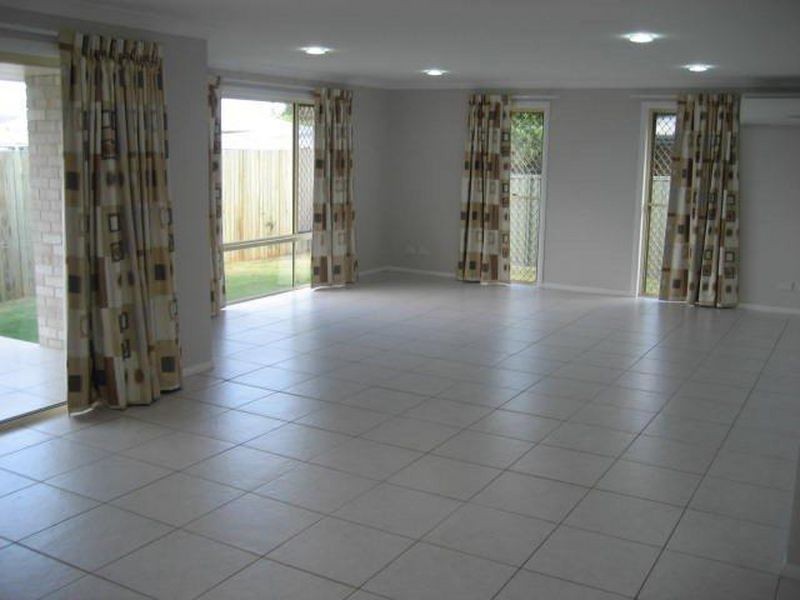 12 Bristol Street, Newtown QLD 4350