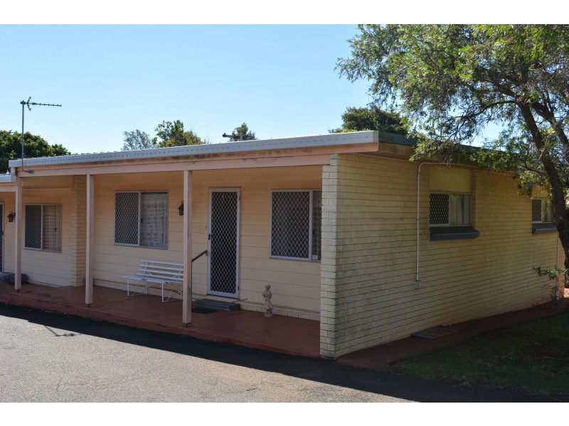 1/267b Geddes Street, Centenary Heights QLD 4350