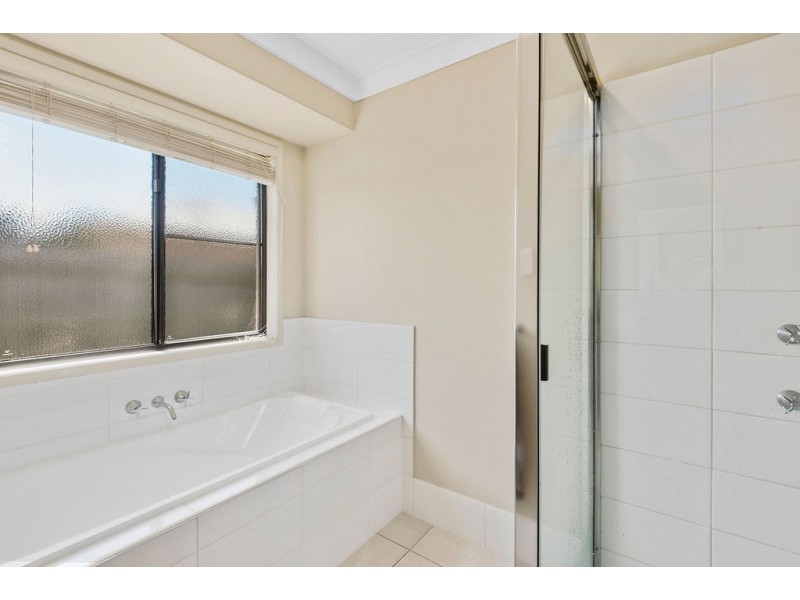 8 Moorina Drive, Harristown QLD 4350