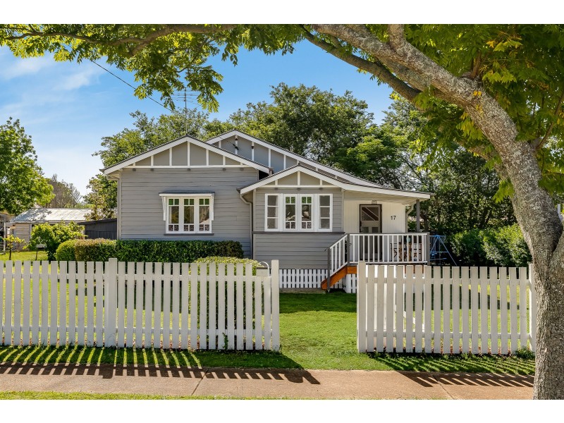 17 Bothwell Street, Newtown QLD 4350