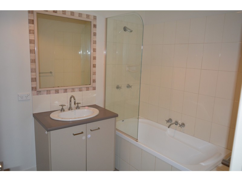 3/16 Anzac Avenue, Newtown QLD 4350