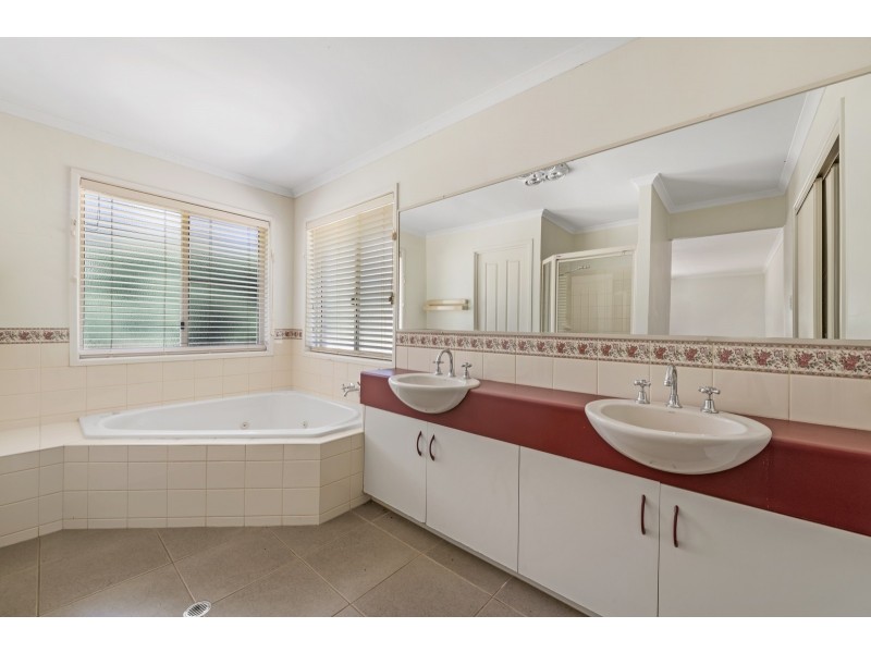 18 Penny Road, Highfields QLD 4352