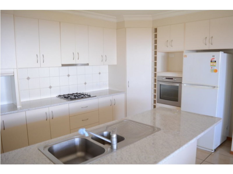 1/9 Sambar Court, Kearneys Spring QLD 4350