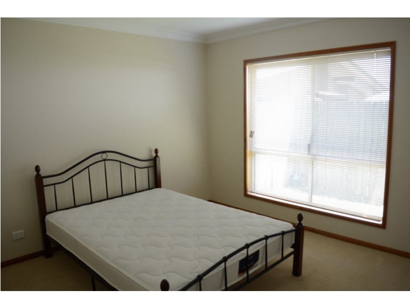 1/9 Sambar Court, Kearneys Spring QLD 4350
