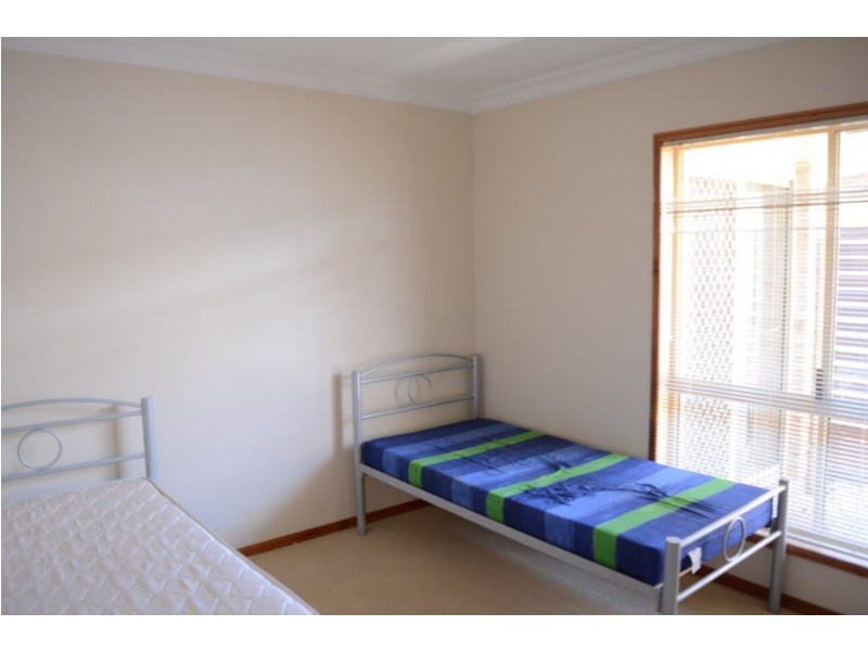 1/9 Sambar Court, Kearneys Spring QLD 4350