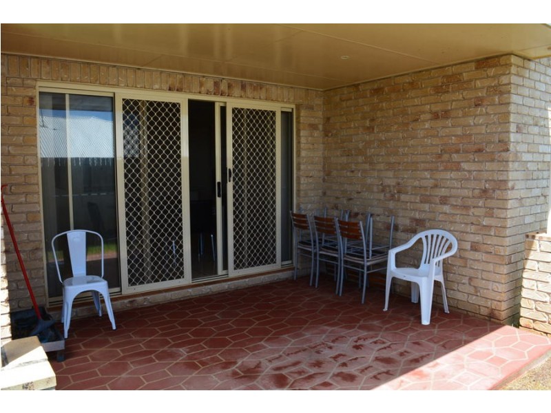 1/9 Sambar Court, Kearneys Spring QLD 4350