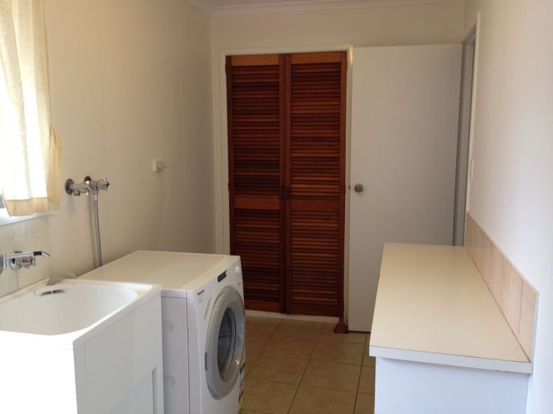 33 Wine Drive, Wilsonton Heights QLD 4350