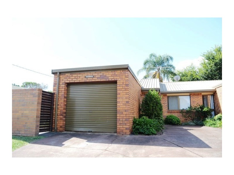 1/5 Agnes Street, Centenary Heights QLD 4350