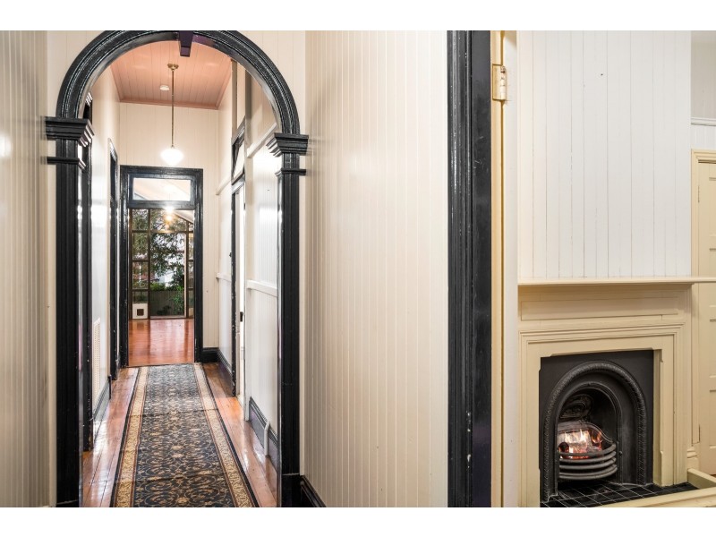 229 Russell Street, Newtown QLD 4350