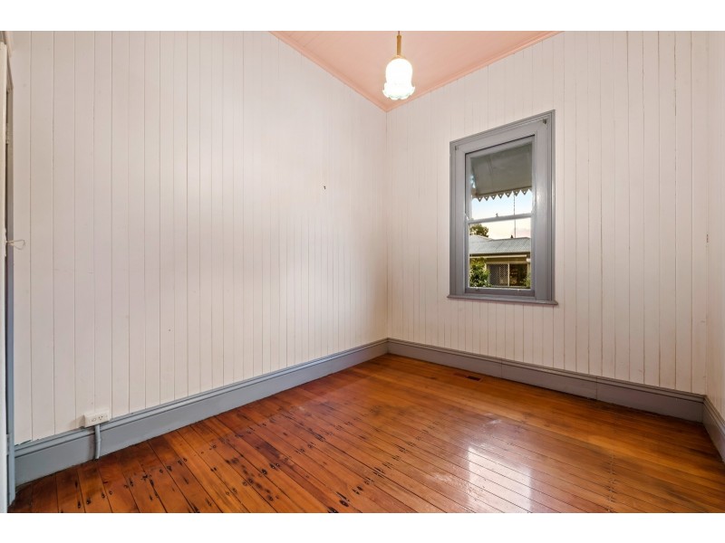 229 Russell Street, Newtown QLD 4350