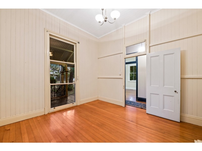 229 Russell Street, Newtown QLD 4350