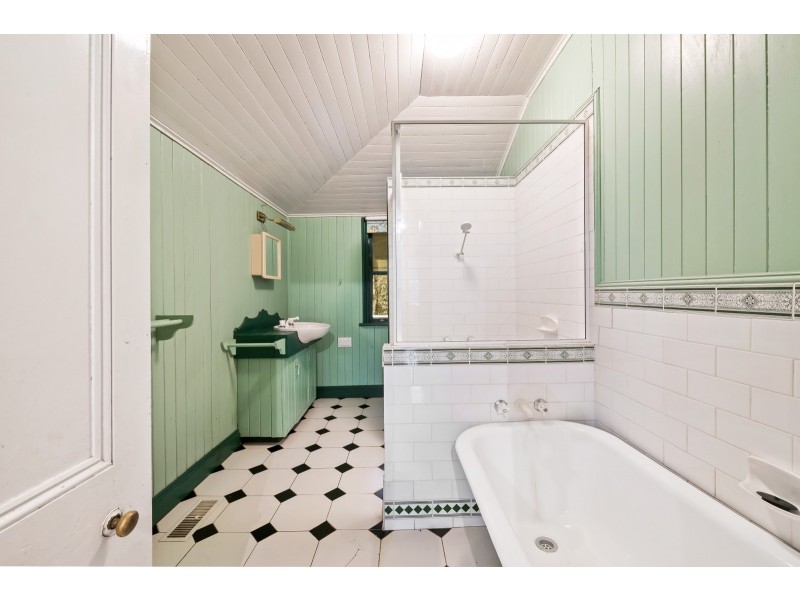 229 Russell Street, Newtown QLD 4350