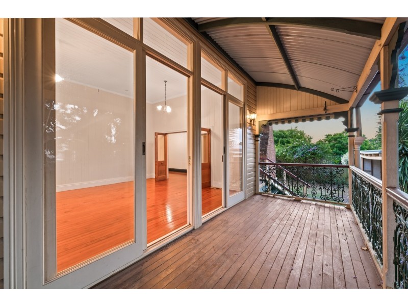 229 Russell Street, Newtown QLD 4350