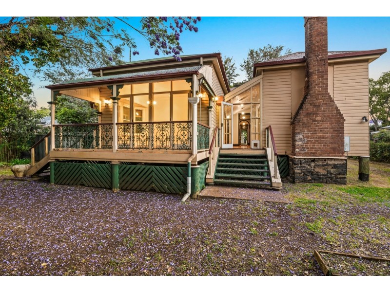 229 Russell Street, Newtown QLD 4350