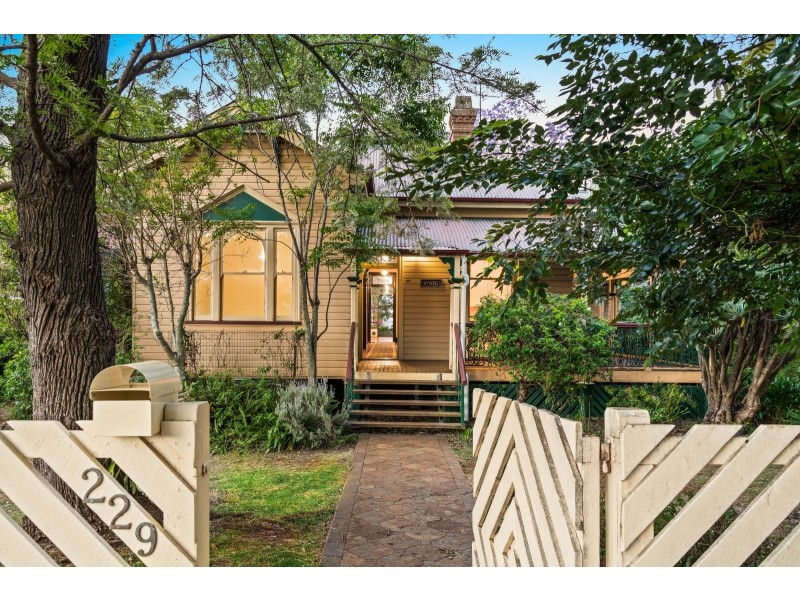 229 Russell Street, Newtown QLD 4350