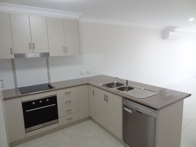 2/45 Sunset Drive, Glenvale QLD 4350