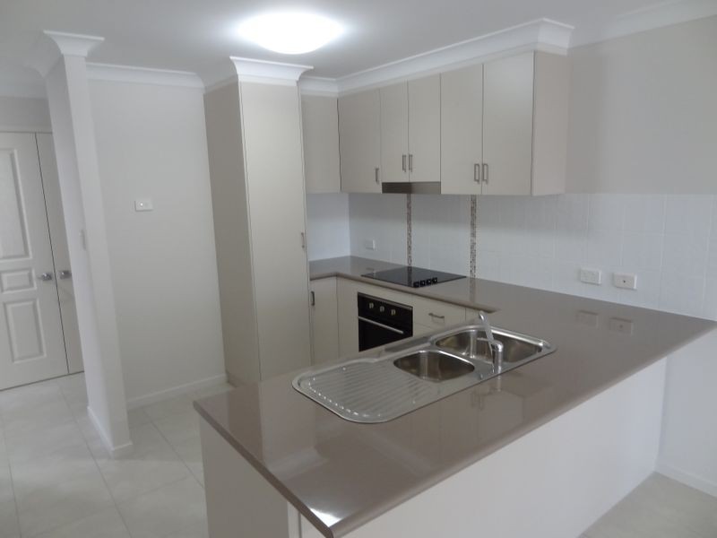 2/45 Sunset Drive, Glenvale QLD 4350