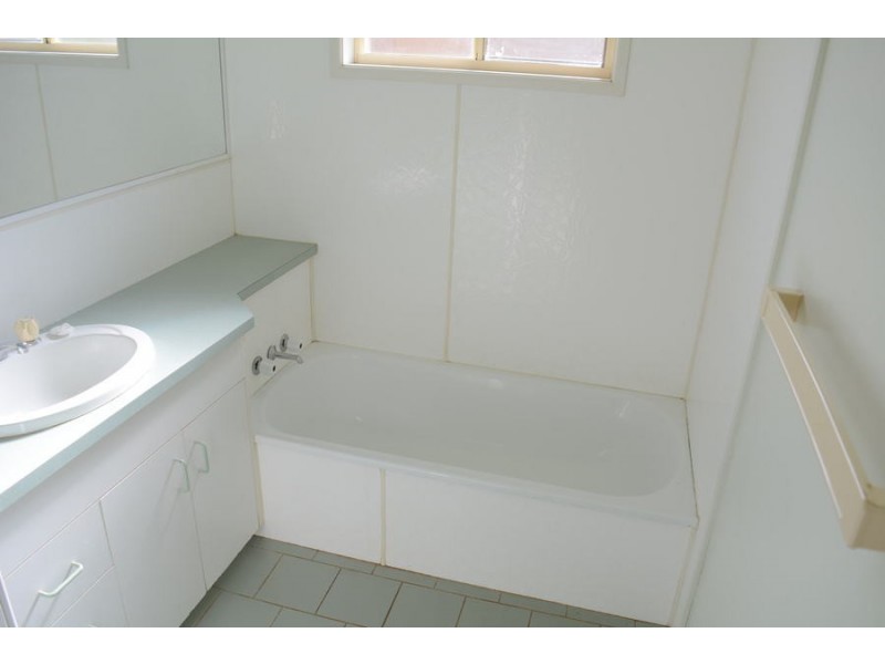 2 Sullivan Court, Kearneys Spring QLD 4350
