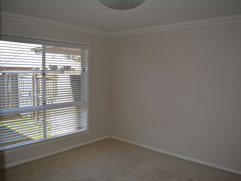 2/17 Sambar Court, Kearneys Spring QLD 4350