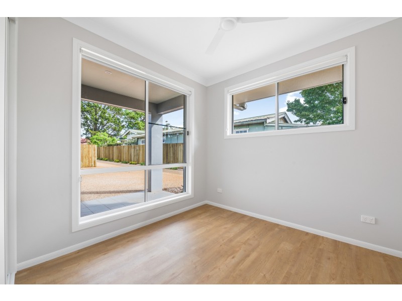 1/179A Campbell Street, Newtown QLD 4350
