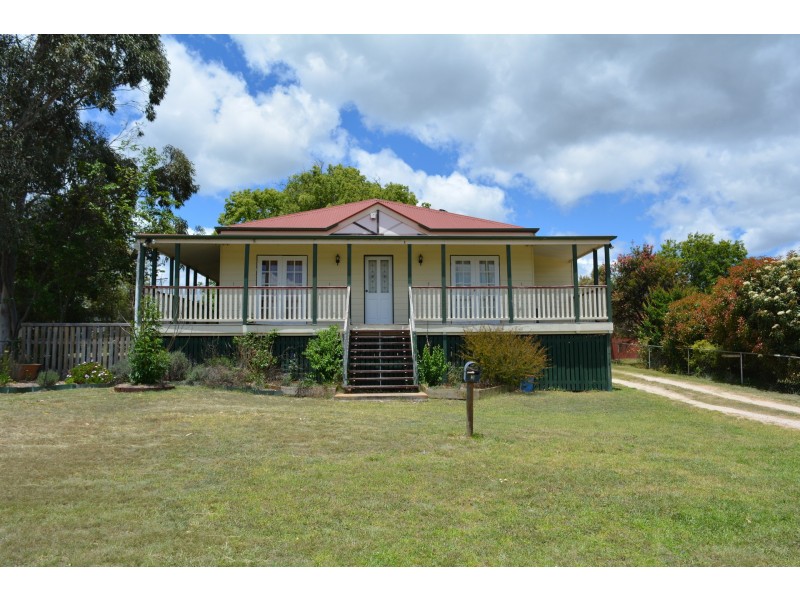 3 Hayden Court, Crows Nest QLD 4355