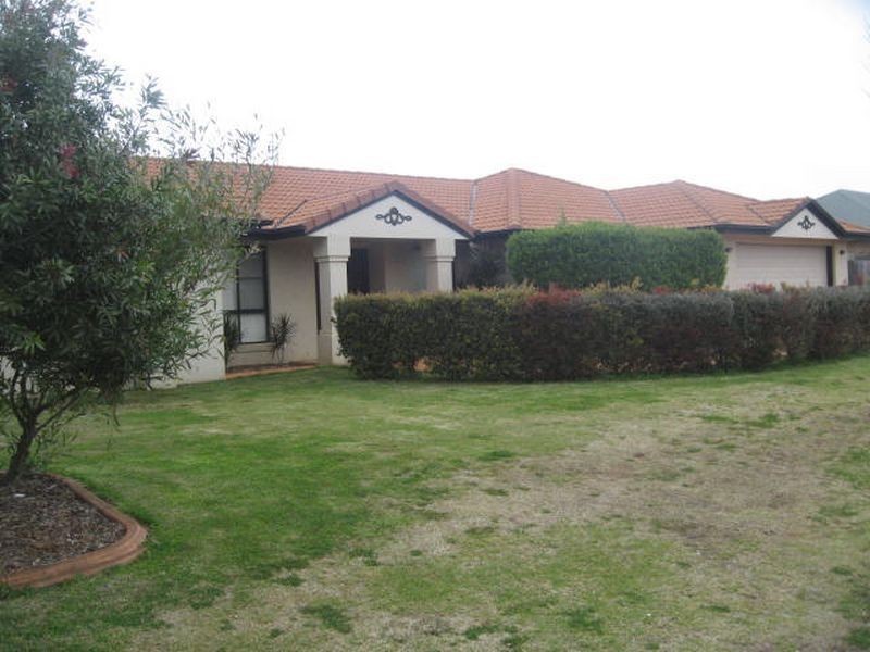 2 Menzies Street, Middle Ridge QLD 4350