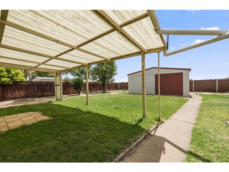 12 Cooper Avenue, Oakey QLD 4401