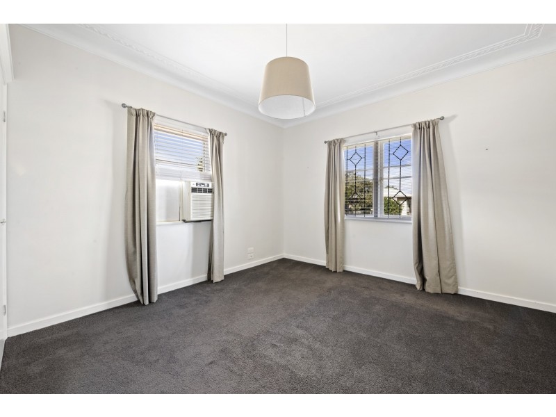 9 Lloyd Street, Harristown QLD 4350