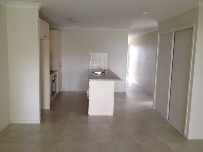 1/18 Sanctuary Drive, Cranley QLD 4350