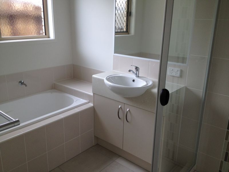1/18 Sanctuary Drive, Cranley QLD 4350