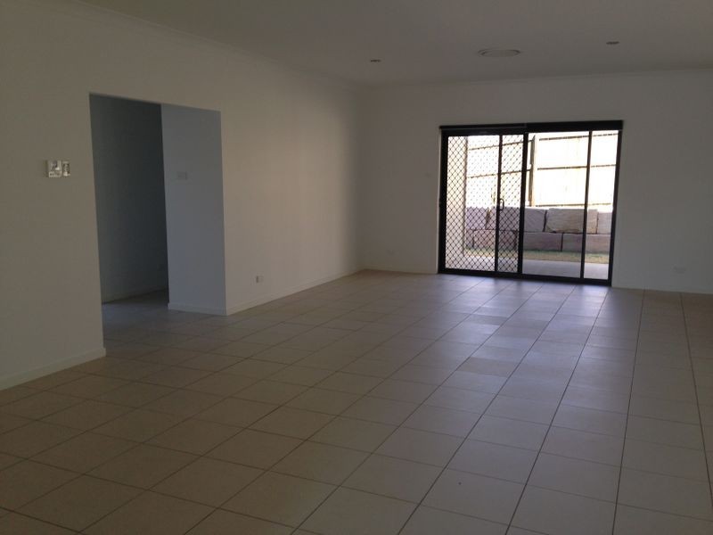 3 Madeleine Court, Glenvale QLD 4350