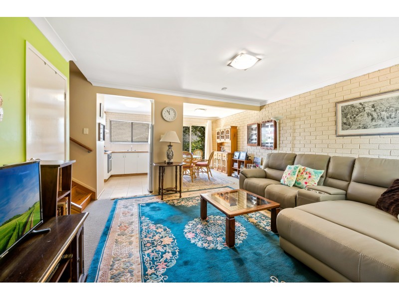 3/240 Spring Street, Kearneys Spring QLD 4350