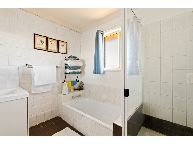 3/240 Spring Street, Kearneys Spring QLD 4350