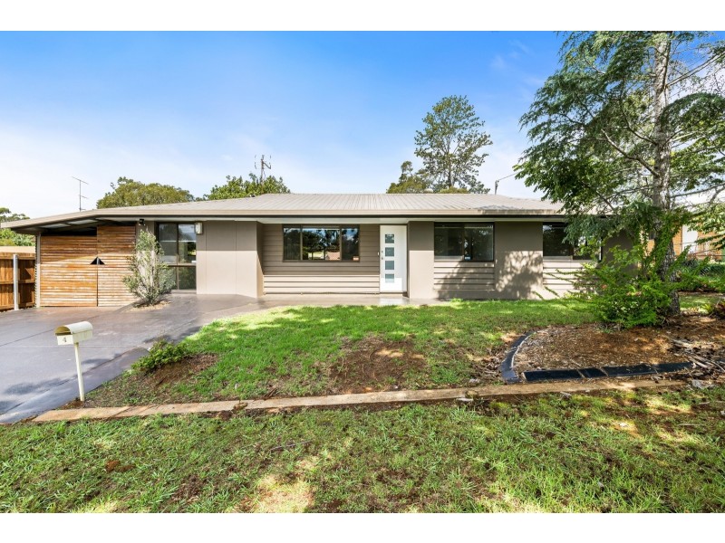 4 Burgundy Street, Wilsonton Heights QLD 4350