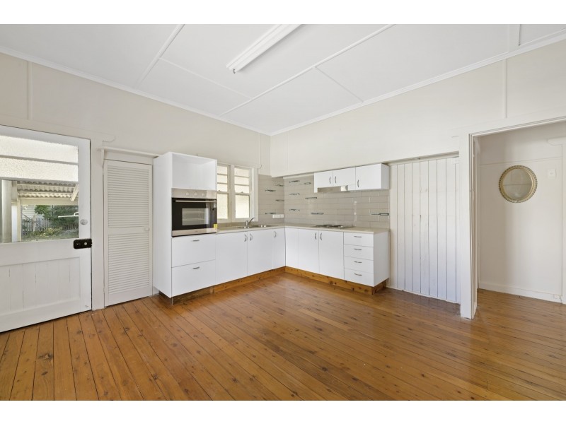 12 Farquharson Street, Harristown QLD 4350