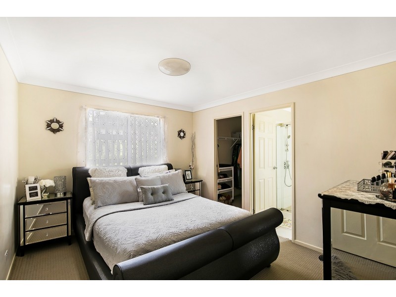 3/2 Swallow Court, Newtown QLD 4350